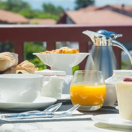 לינה וארוחת בוקר Maison Bista Eder